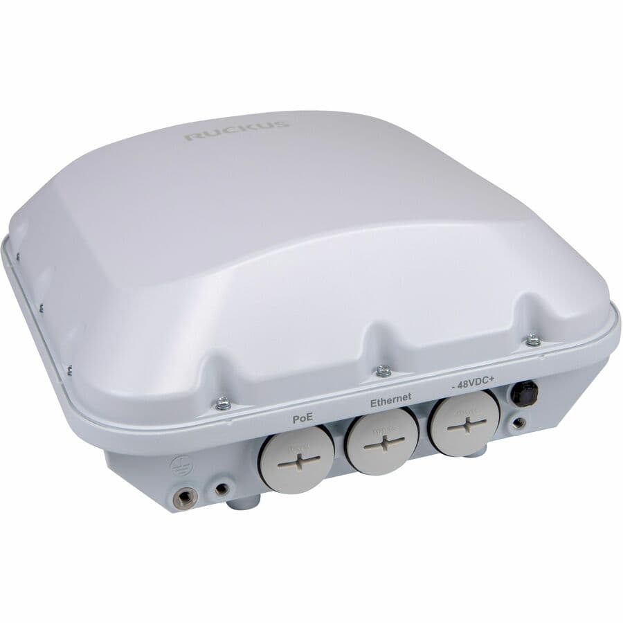T670 Wi-Fi 7 outdoor access point with 2x2+2x2+2x2 radio design for enterprise outdoor coverage